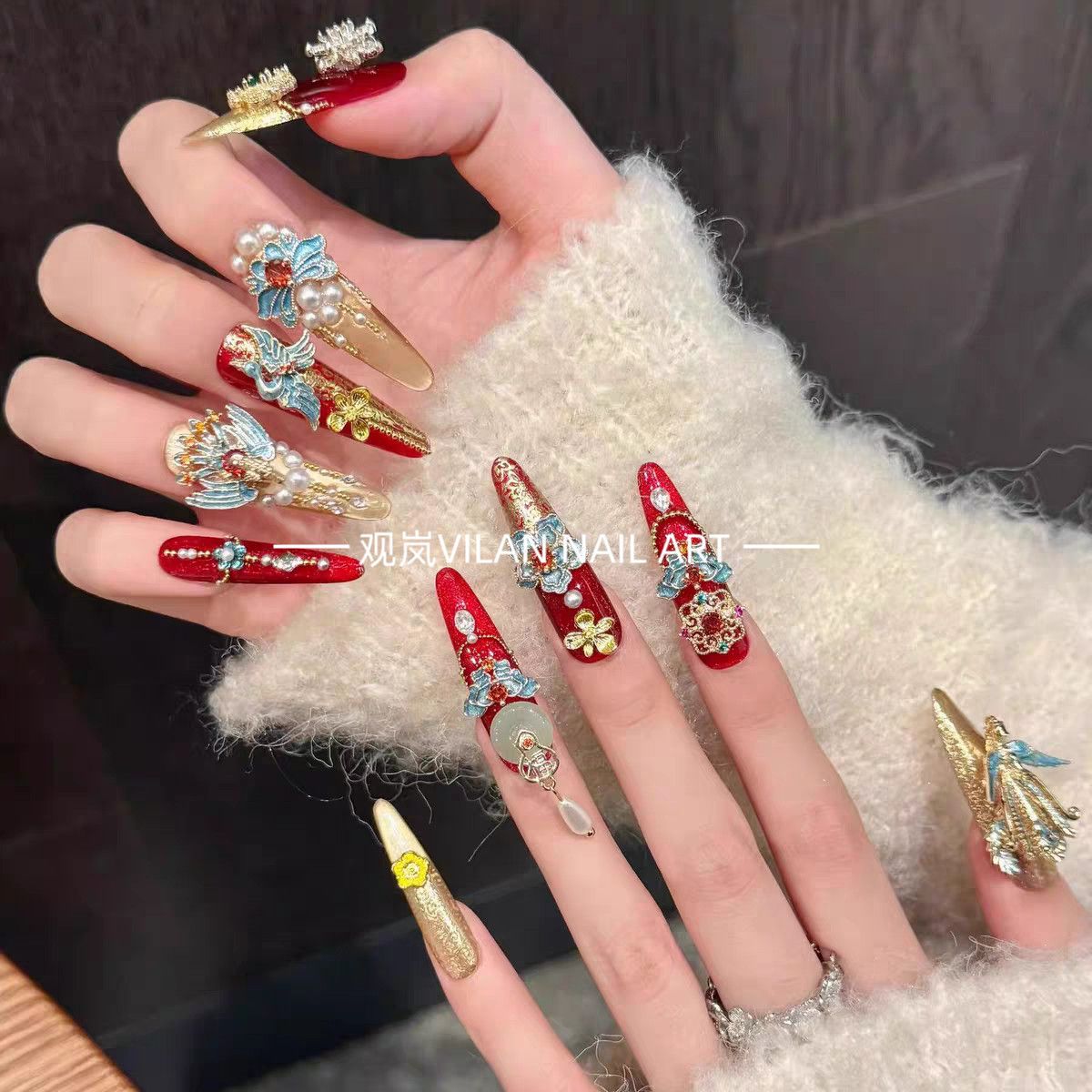 Gold-stamped Red Cat-eye Press-on Nails