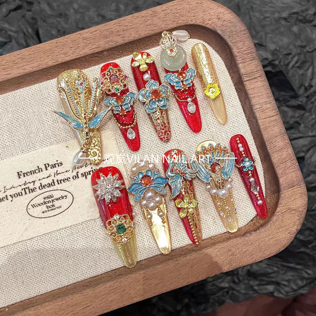 Gold-stamped Red Cat-eye Press-on Nails