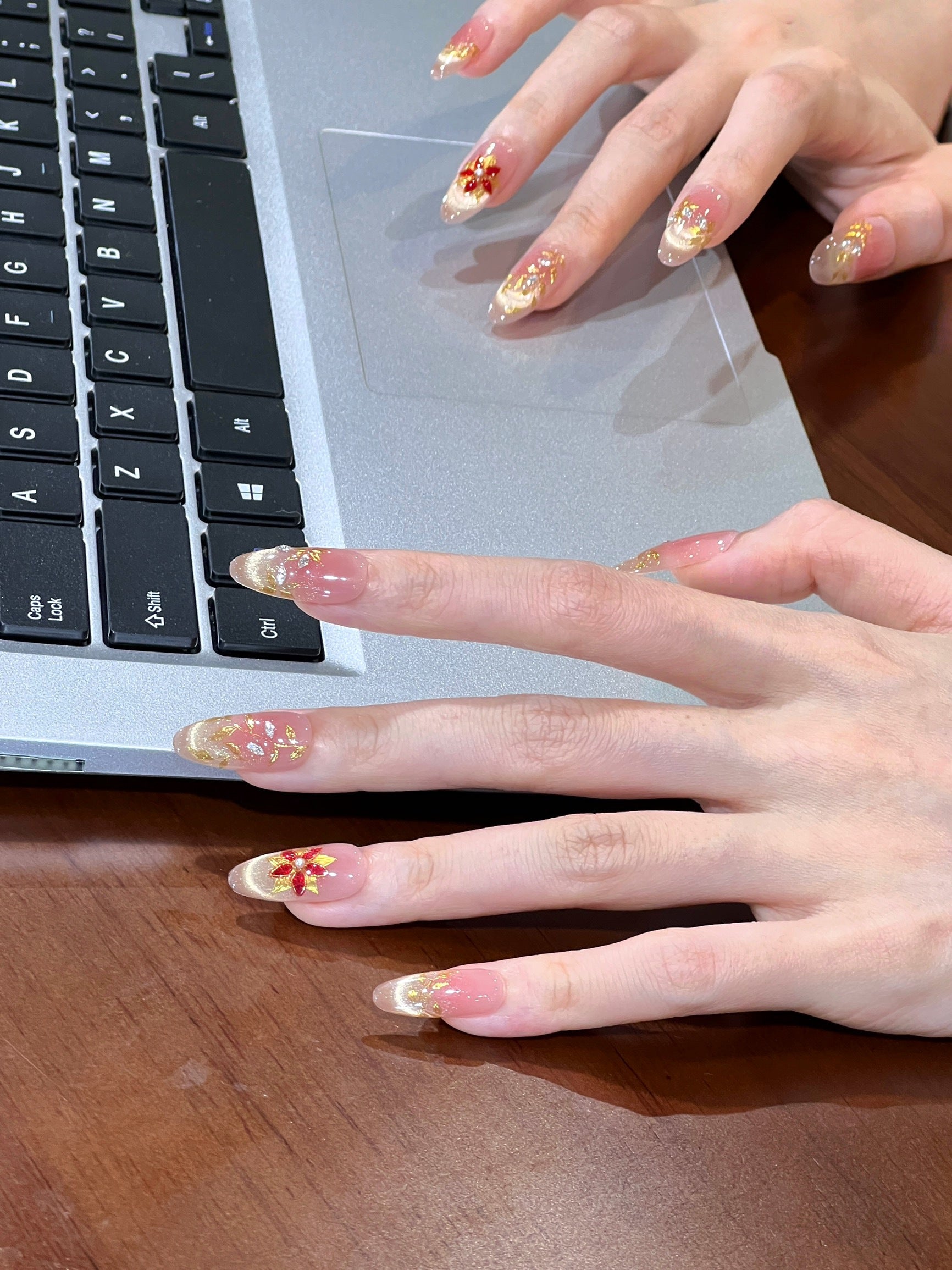 Luxury Lady Cat-Eye Press-on Nails