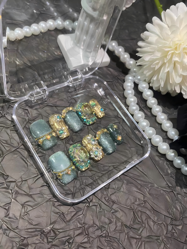 Green Cat-Eye Press-on Nails