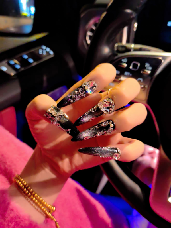 Exquisitely Crafted Black Cat-Eye Press-on Nails