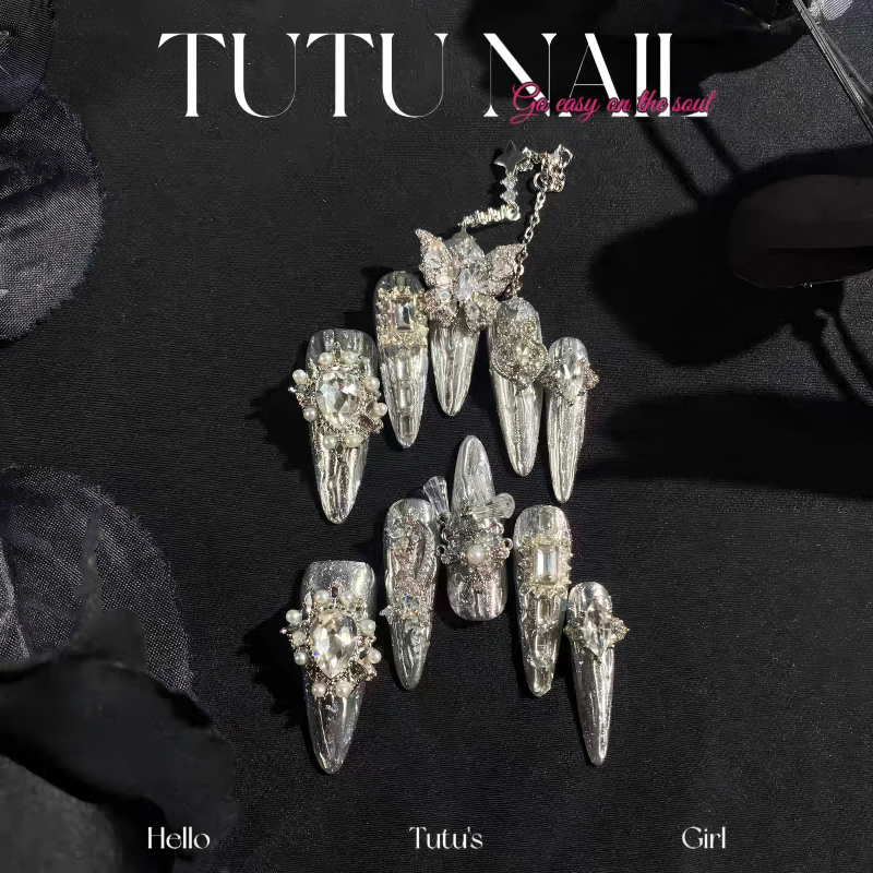 Exquisitely Crafted Silver Chain Press-on Nails