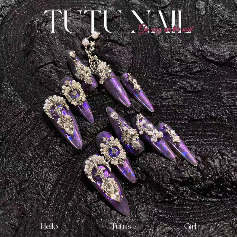 Exquisitely Crafted Luxury Brocade Press-on Nails