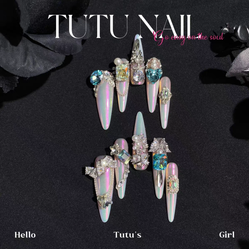 Exquisitely Crafted Blue Diamond Press-on Nails