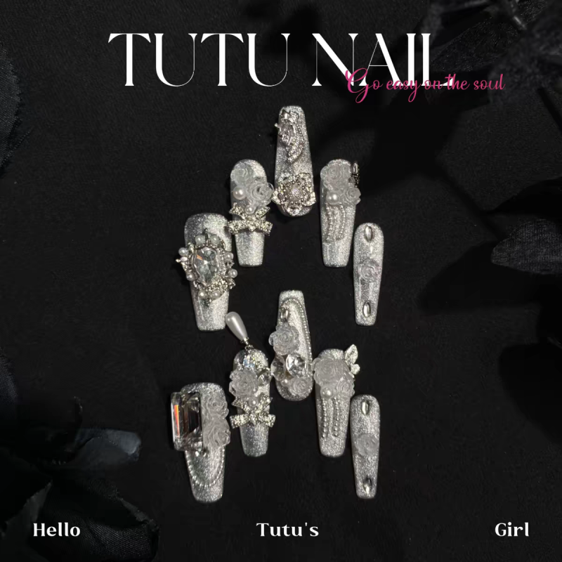 Exquisitely Crafted White Cat Eye Press-on Nails