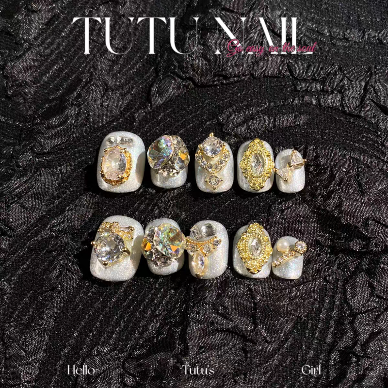 Luxury Short White Press-on Nails