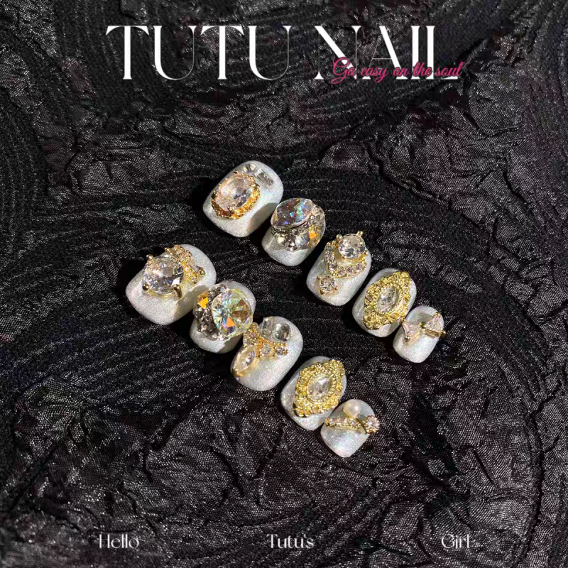 Luxury Short White Press-on Nails