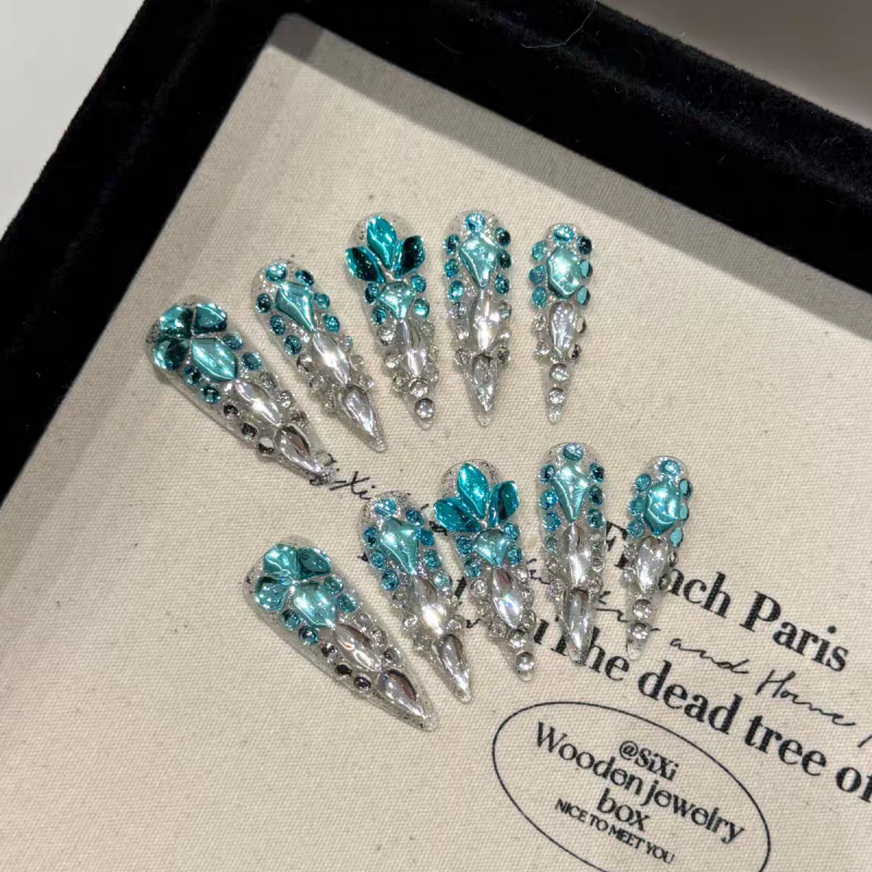 Light Luxury Sparkling Blue Press-On Nails